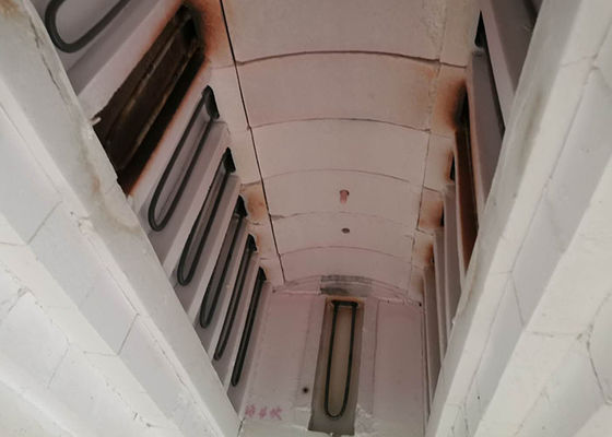 Four industriel en céramique pour des températures courantes de 1000 à 1800 degrés Celsius, assurant le traitement thermique et un contrôle uniforme de la température.