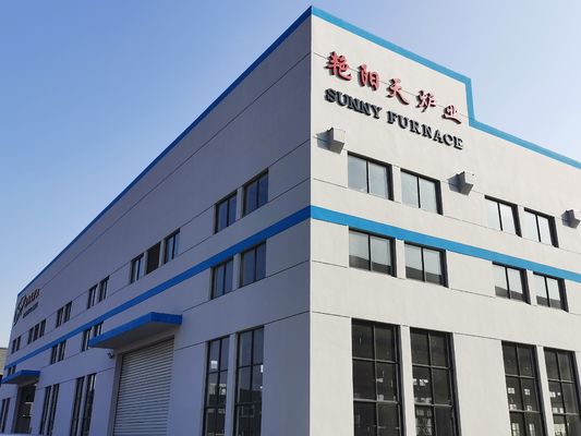 Uniformité de la température ± 5 C Four industriel en céramique à température constante avec élément chauffant en bâtonnets de molybdène de silicium en forme de U, isolation en céramique et matériaux réfractaires.